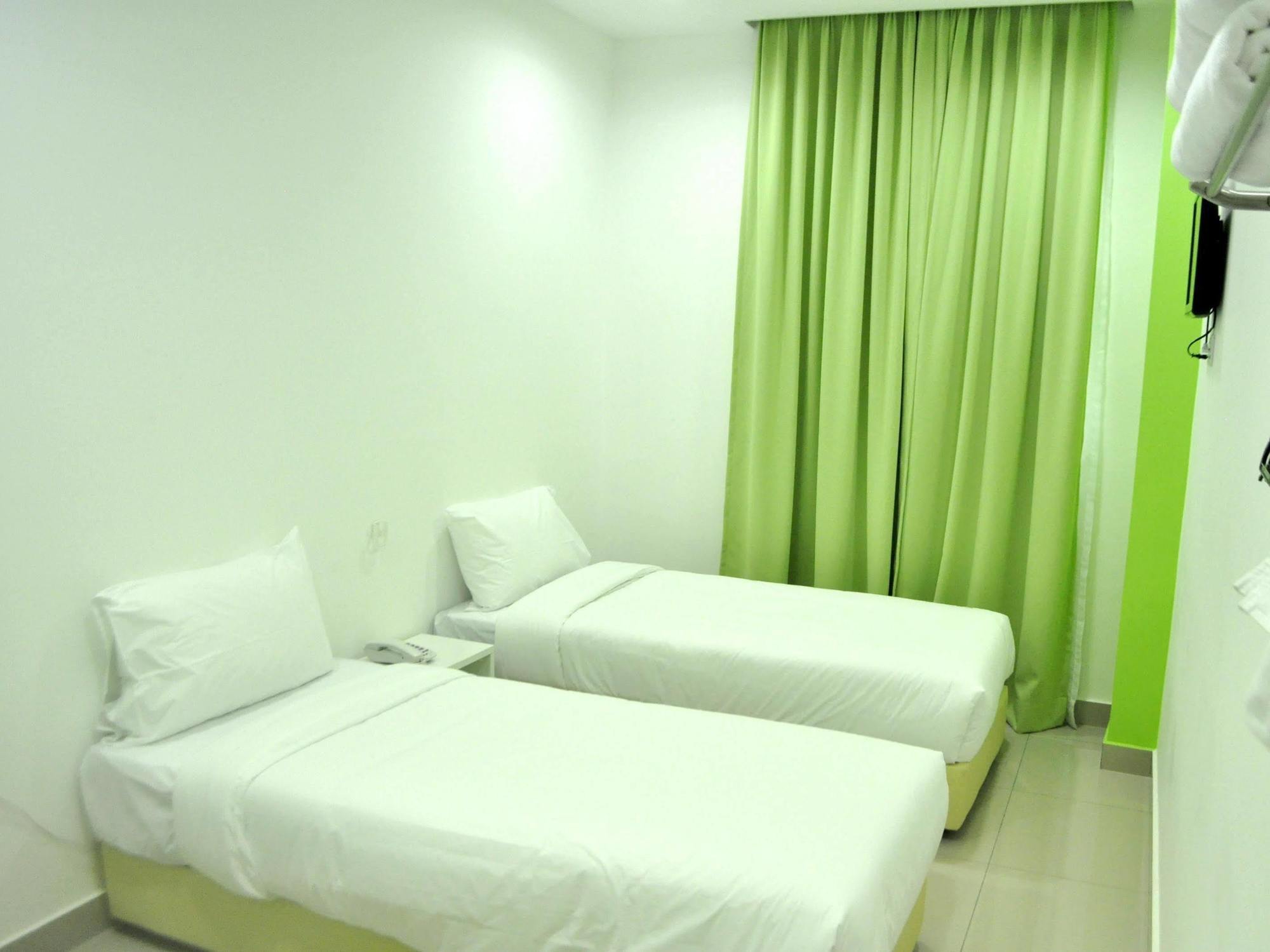 Yy48 Hotel 2 Mins Walk From Masjid Jamek Lrt Station Kuala Lumpur Esterno foto