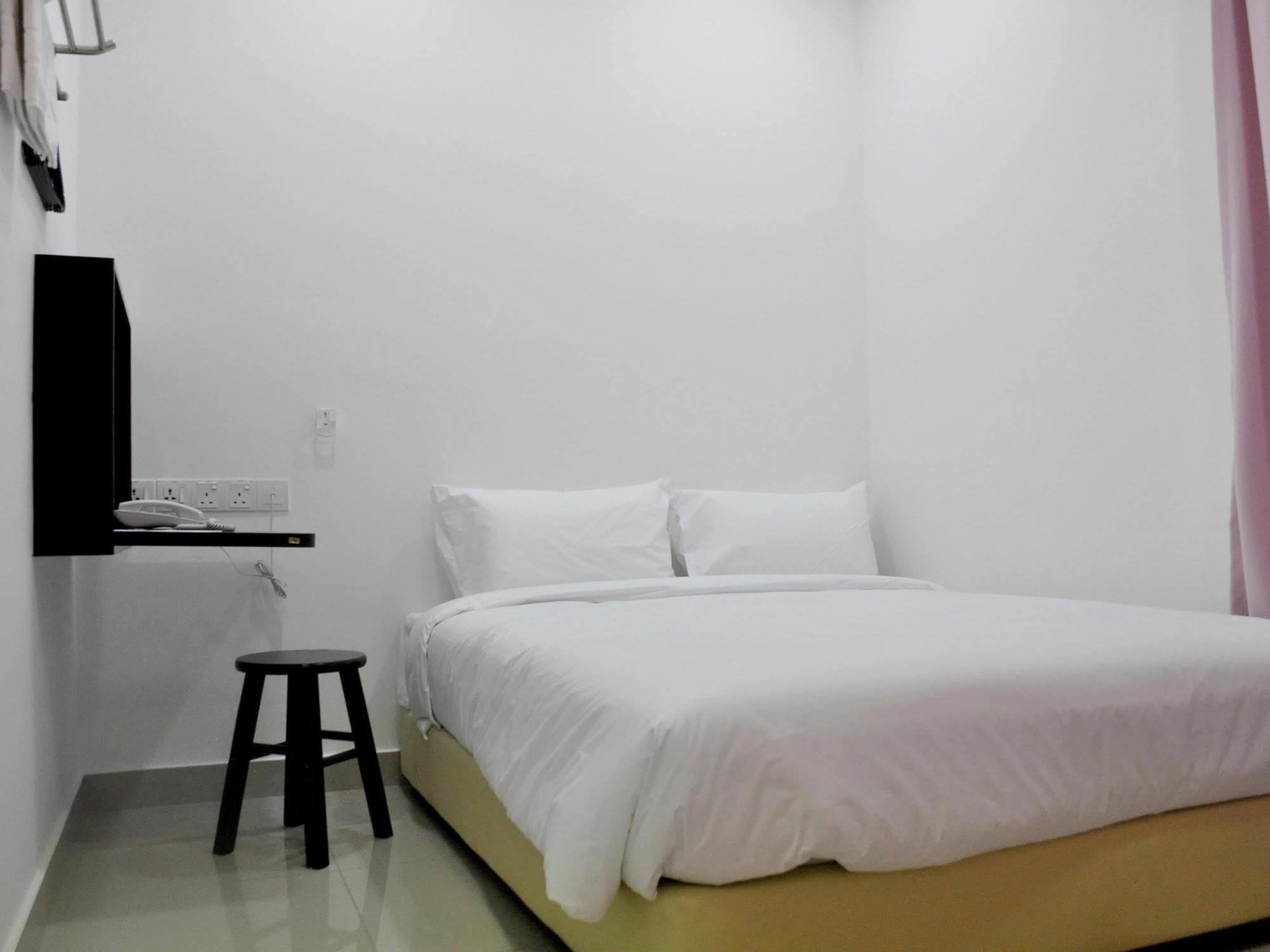 Yy48 Hotel 2 Mins Walk From Masjid Jamek Lrt Station Kuala Lumpur Esterno foto
